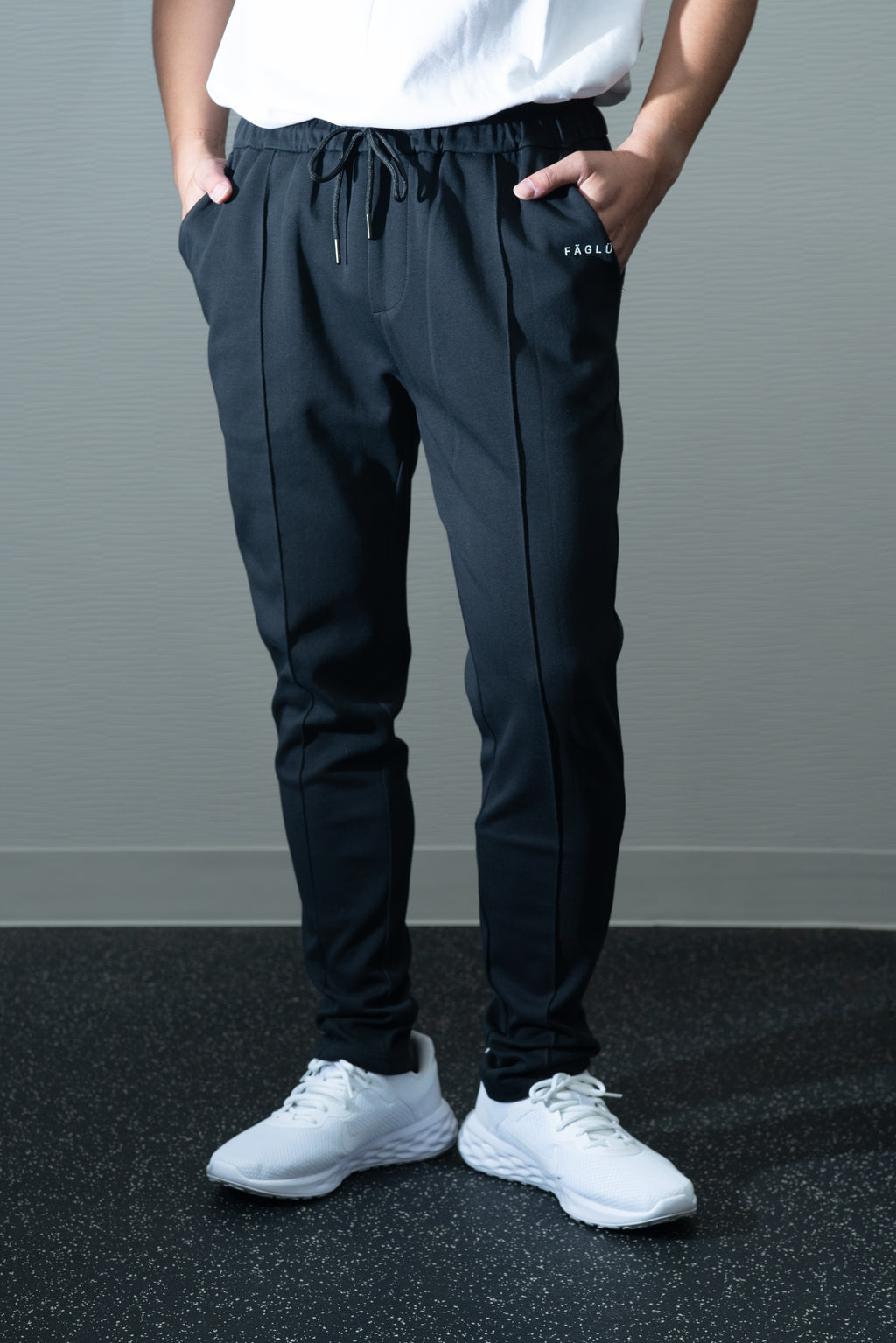 スラックススタイルカジュアルパンツ [Black]