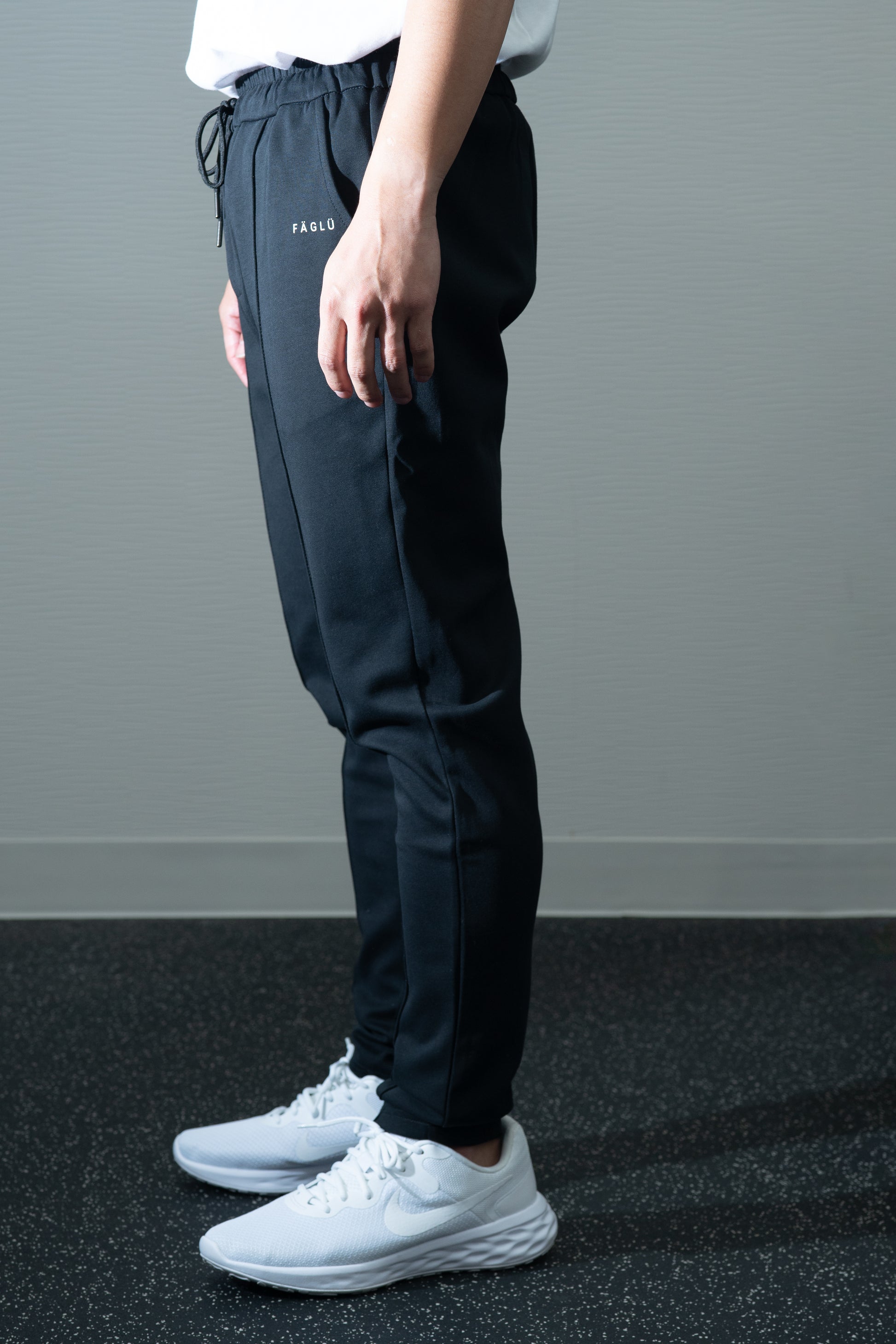 スラックススタイルカジュアルパンツ [Black]