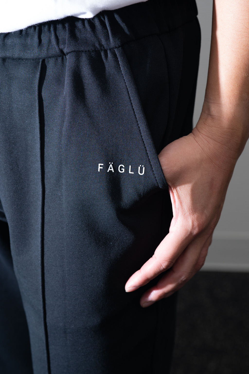 スラックススタイルカジュアルパンツ [Black]