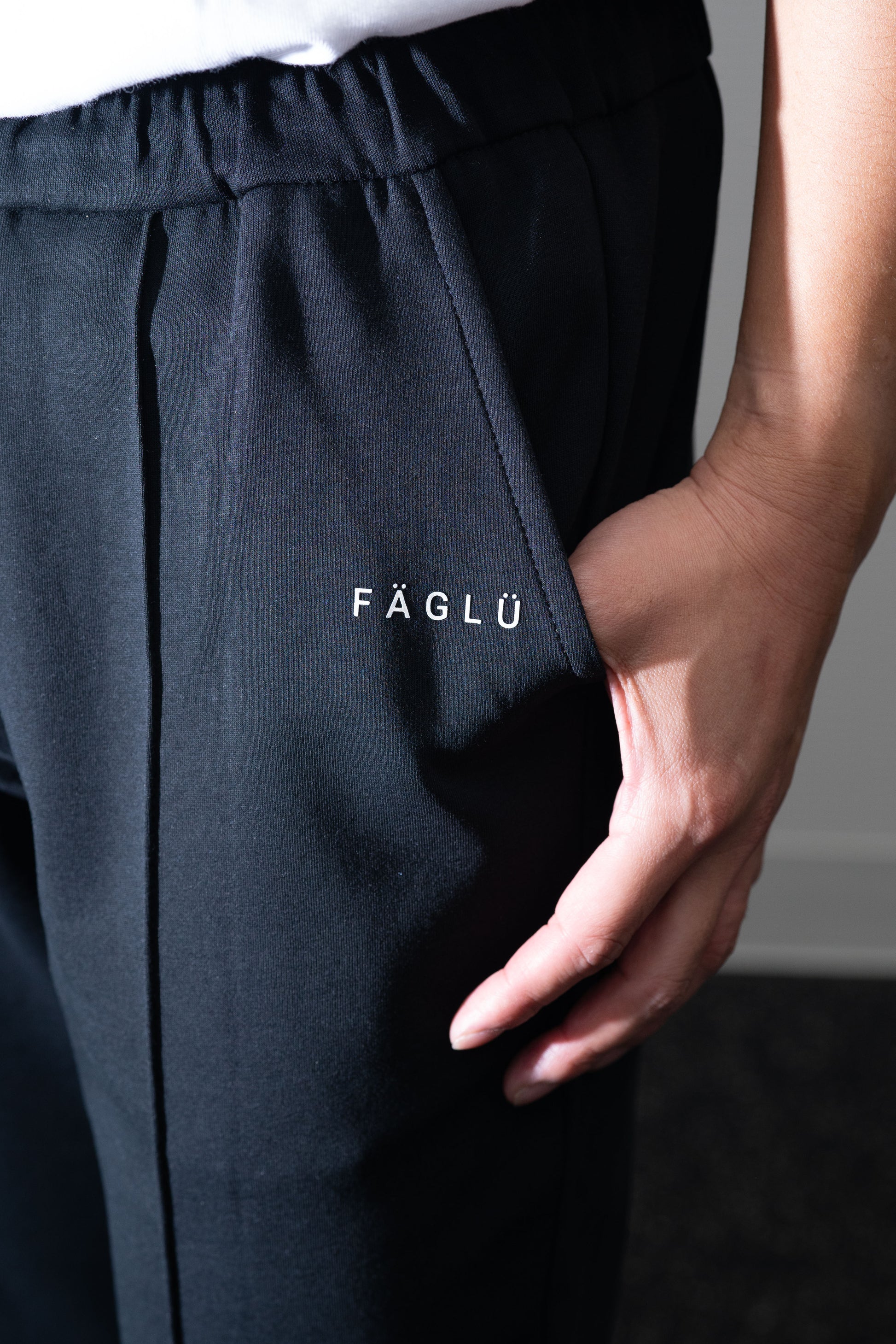 スラックススタイルカジュアルパンツ [Black]