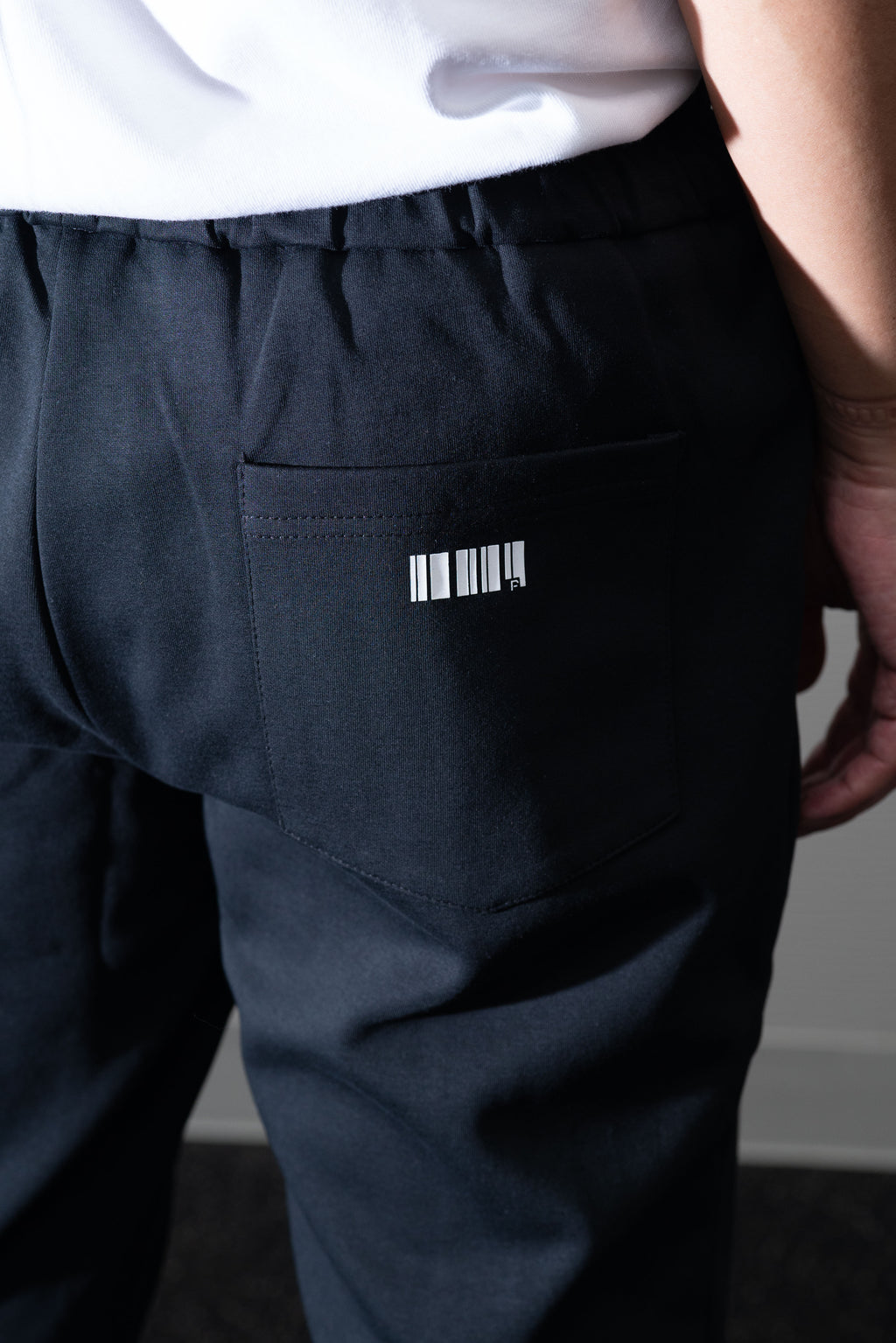 スラックススタイルカジュアルパンツ [Black]