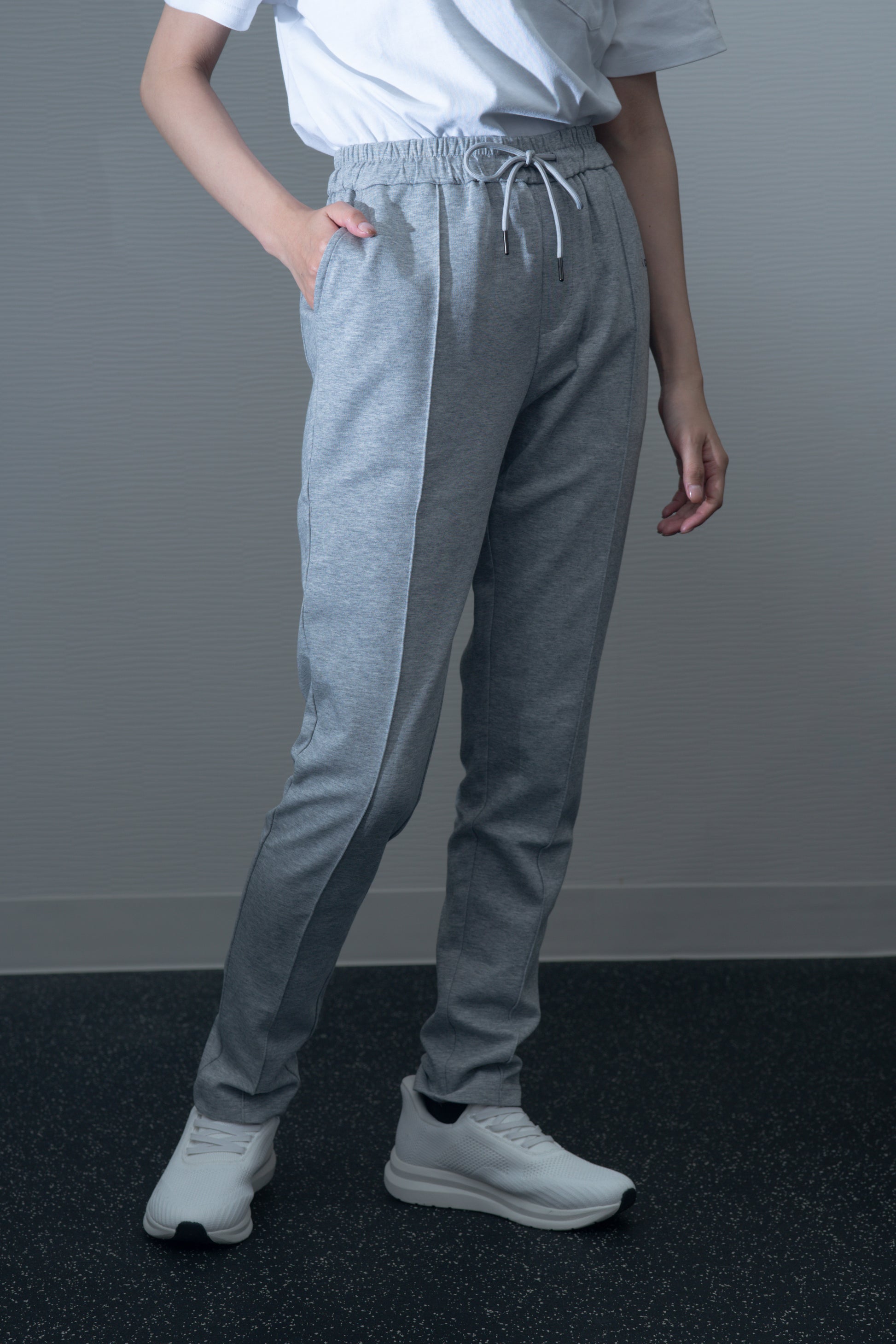 スラックススタイルカジュアルパンツ [Grey]