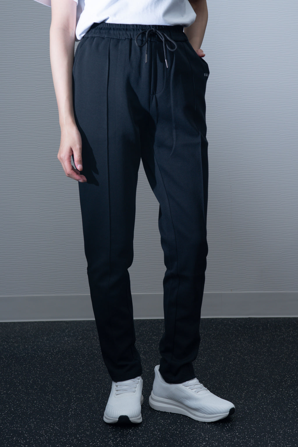 スラックススタイルカジュアルパンツ [Black]