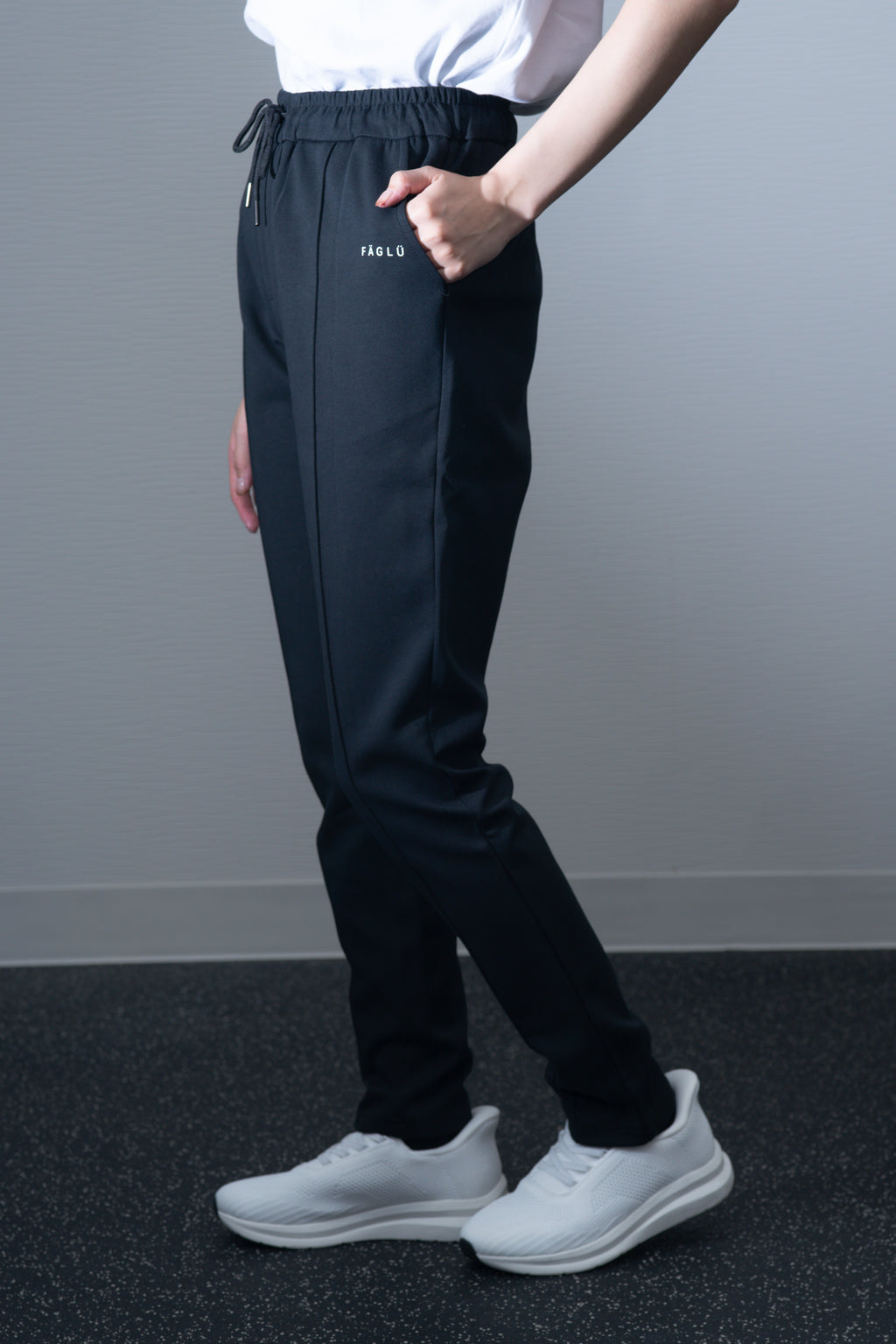 スラックススタイルカジュアルパンツ [Black]