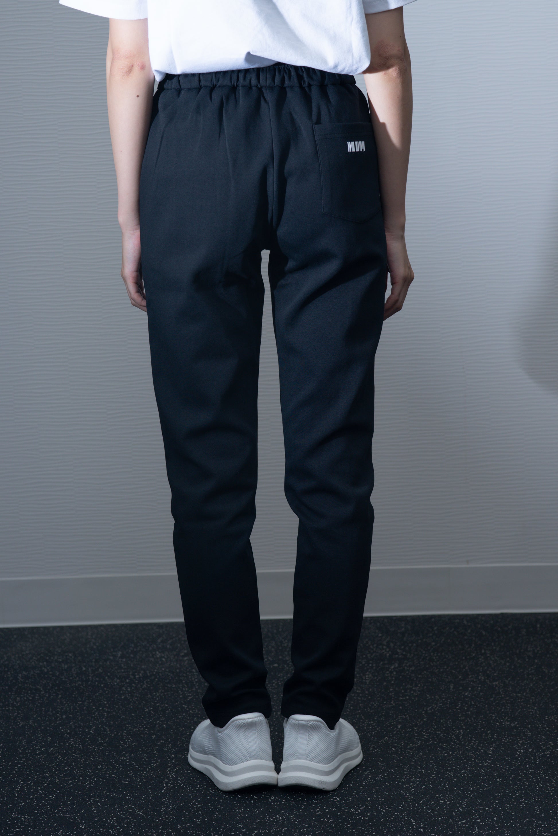 スラックススタイルカジュアルパンツ [Black]